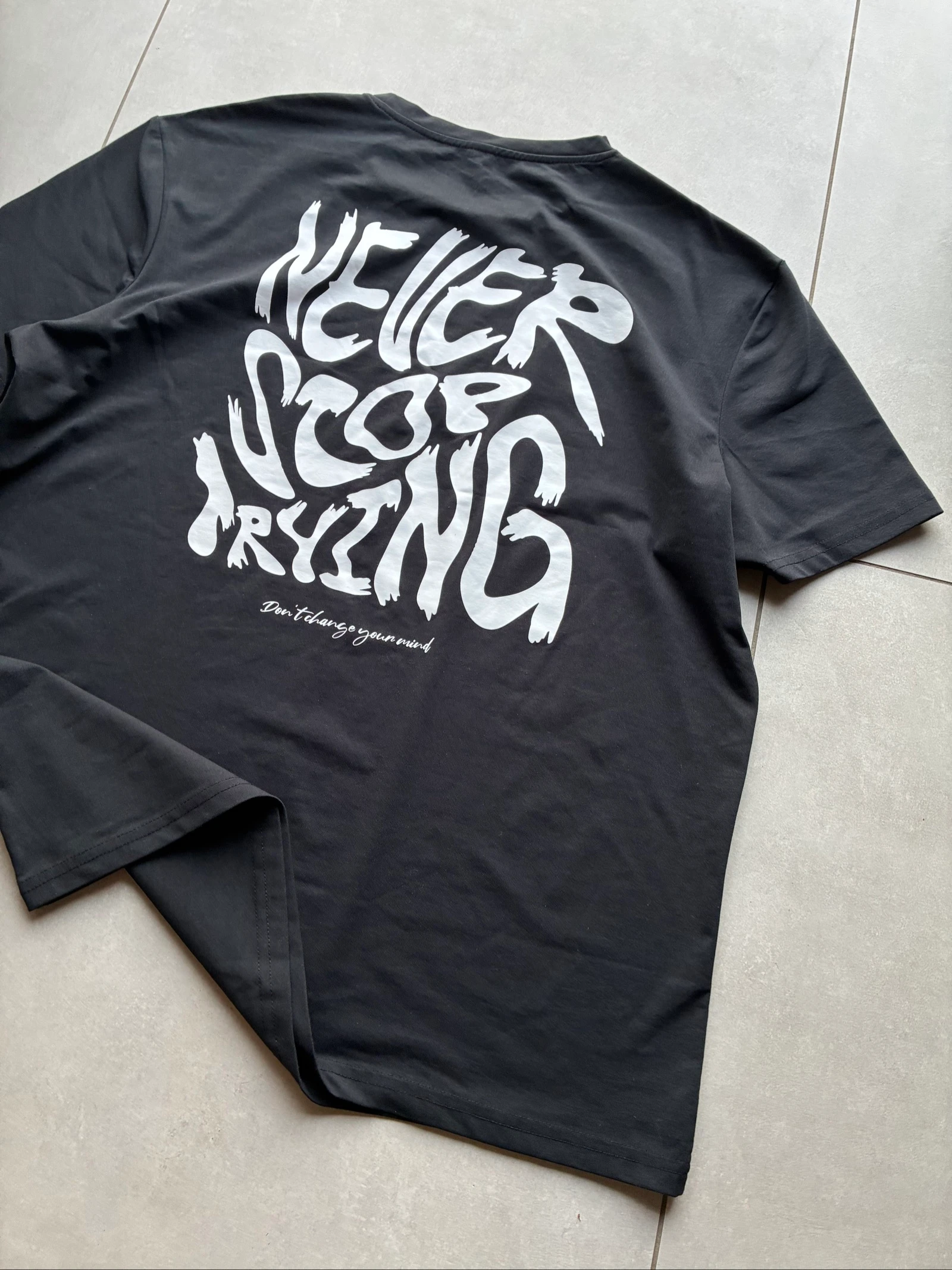 T-Shirt Vintage Preto Never Stop Trying Floqué Costas Y2K Streetwear Oversize XXL Graphic Tee – photo 4